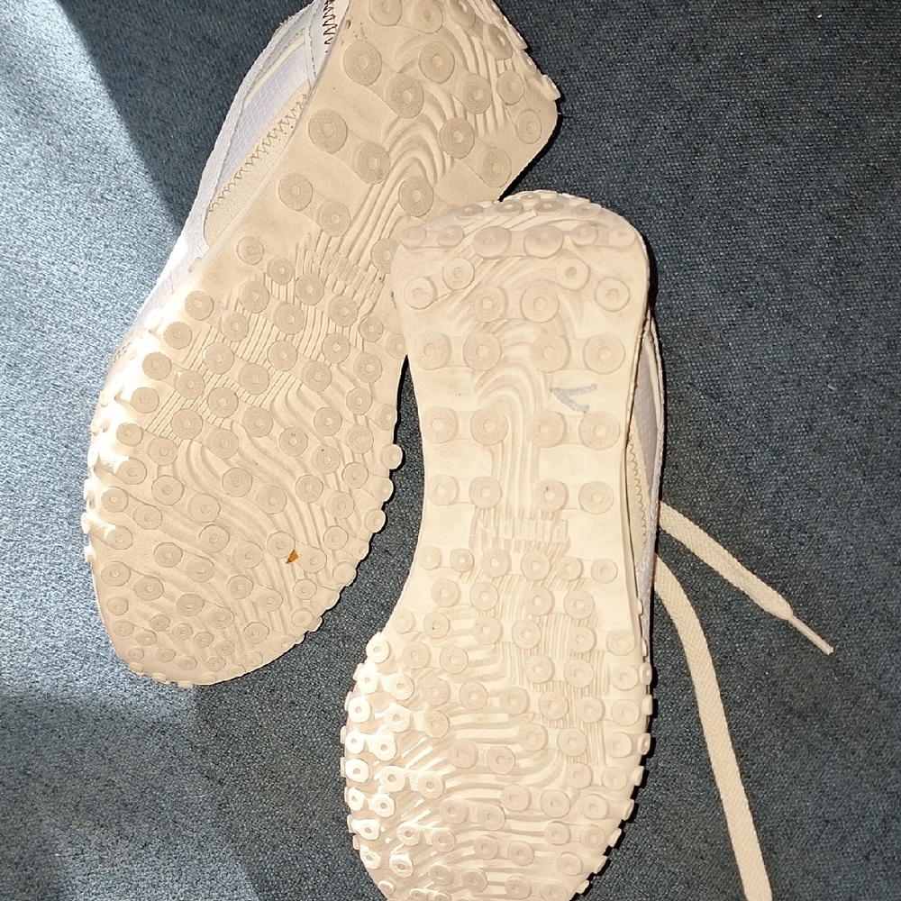 Puma White and Tan Athletic Shoes - Picture 4 of 10